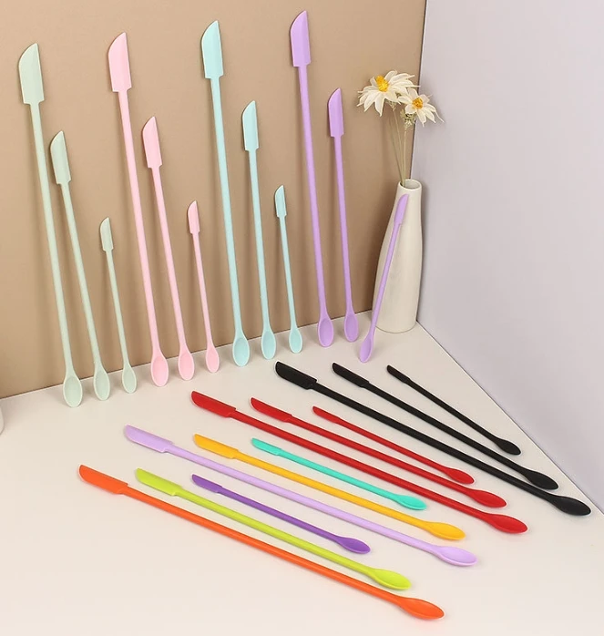 Kitchen Gadgets Everyone Needs - Espátula de silicona resistente al calor,