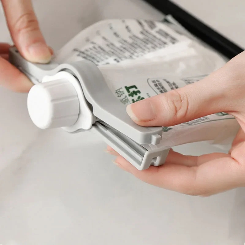 Clips para sellar bolsas de al - Kitchen Gadgets Oxo reseña y precio