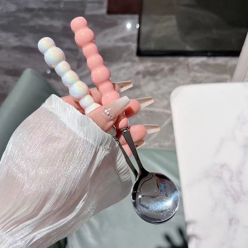 Cuchara con mango de perla de  - Kitchen Gadgets Everyone Needs reseña y precio